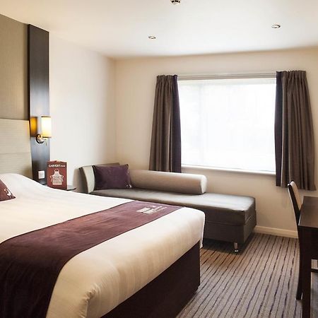 Premier Inn London Romford Central Zewnętrze zdjęcie