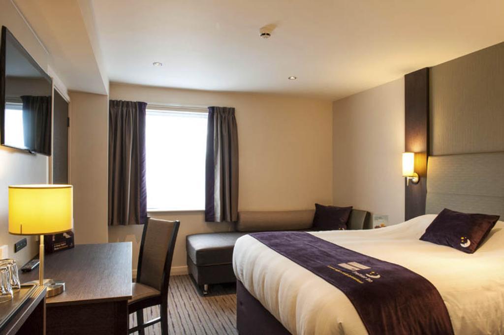 Premier Inn London Romford Central Pokój zdjęcie