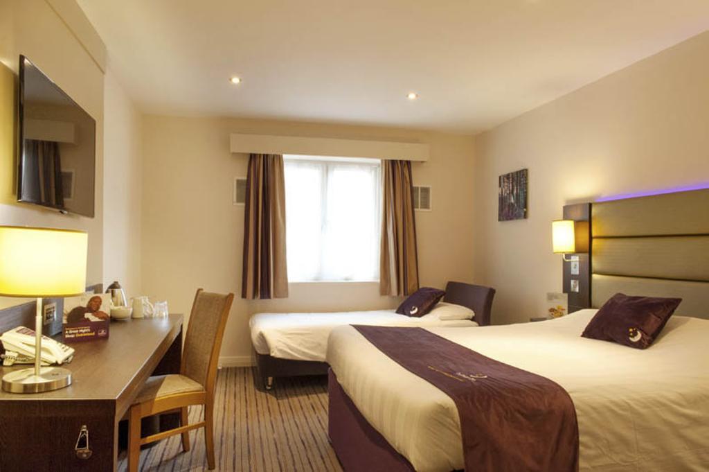 Premier Inn London Romford Central Pokój zdjęcie