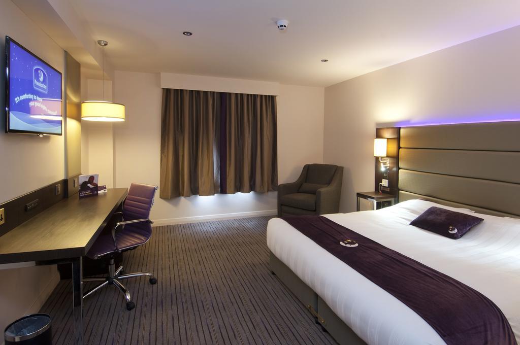 Premier Inn London Romford Central Zewnętrze zdjęcie